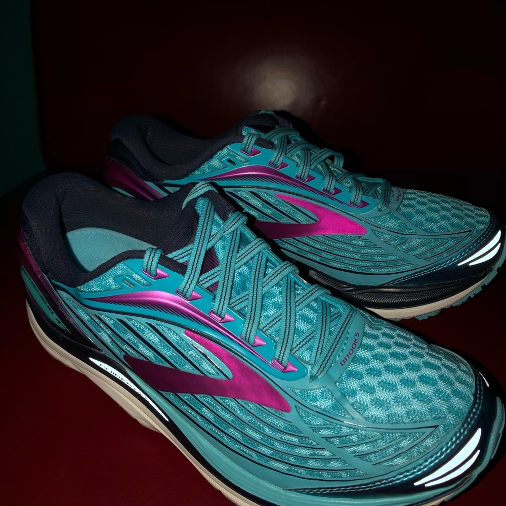 Brooks women’s Size 8 running shoes